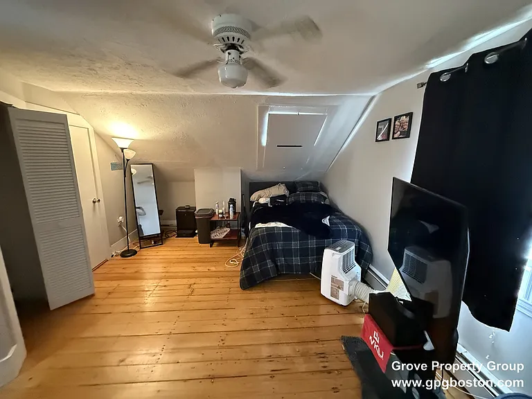 621 E 5th St #3 — Photo 6
