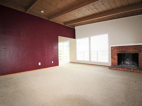 2nd image of 8 Buchanan Dr #8