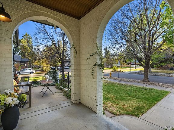 3rd image of 2500 Grape Street