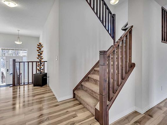 4th image of 44 E Cityside Rise NE