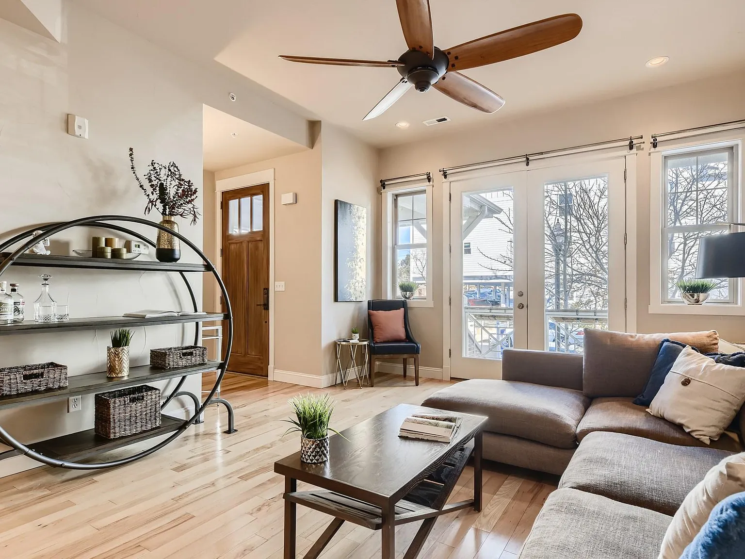 3 bed, 2298 sqft, $4,650 — Photo 3