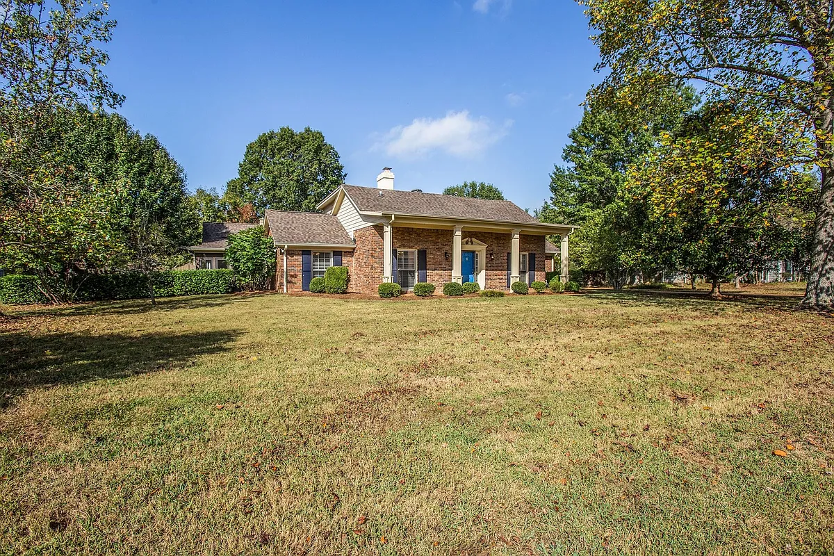 Building Photo - 1501 Blue Springs Rd