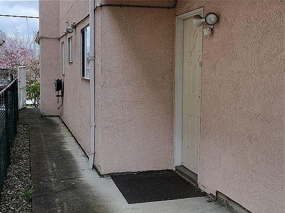 Private entrance to the unit