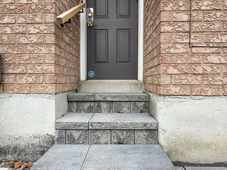107 Princeton Gate #BASEMENT — Photo 2