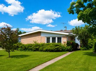 54 Fernwood Dr, Glenview, IL 60025
