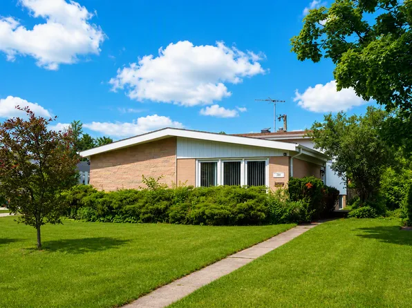 54 Fernwood Dr, Glenview, IL 60025