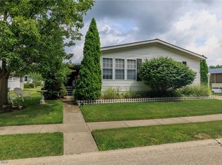 20 Creekside Trl, Olmsted Falls, OH 44138