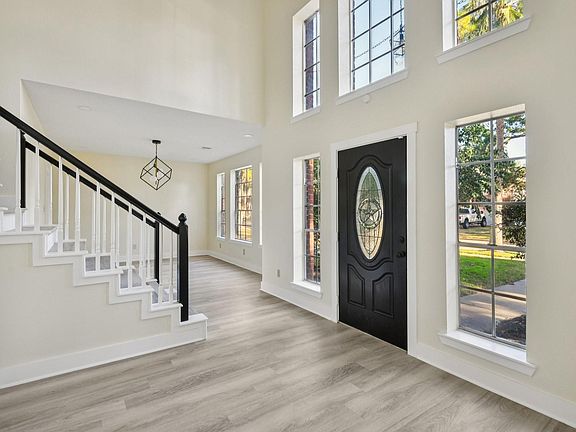 3rd image of 7911 Millbrook Drive