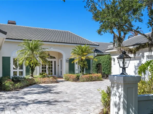 210 Shores Dr, Indian River Shores, FL 32963