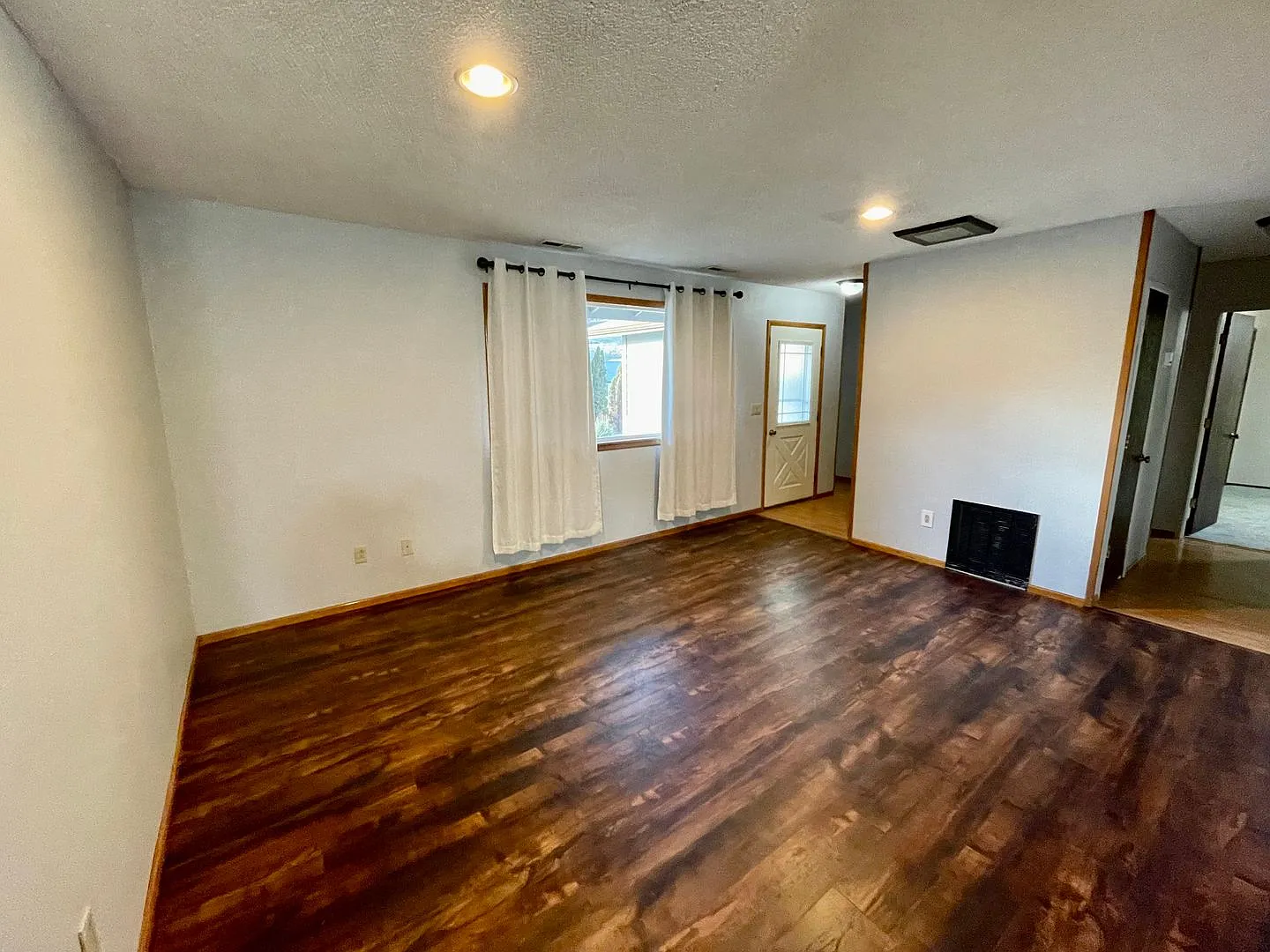 Lovely 3-Bedroom in a Great Neighborhood! — Photo 2