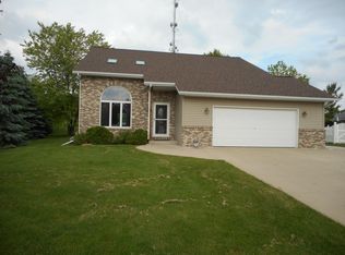 560 Nordic Ct, Slinger, WI 53086