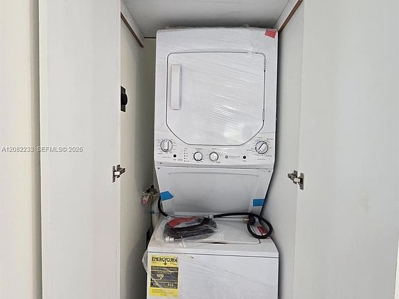 4th image of 1945 NE 171st St #3