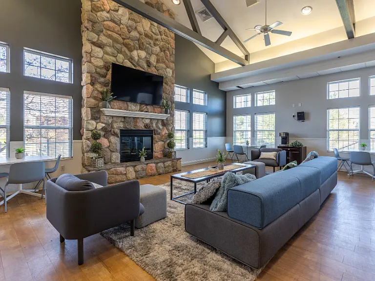 The Landings at Chandler Crossing - Student Living Priced per Bed — Photo 9
