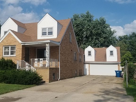 3rd image of 137 N Roberta Ave