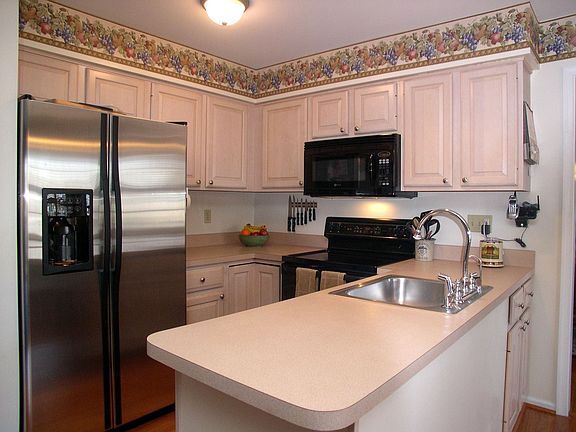 Eat-in Kitchen