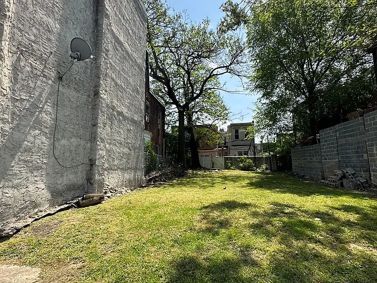 1232 West Somerset Street — Photo 31