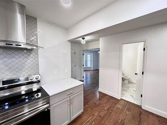 5th image of 14418 Wilshire Cir