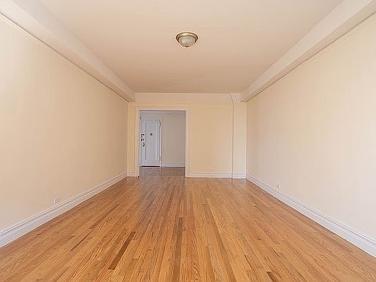 4th image of 910 W End Ave #8B
