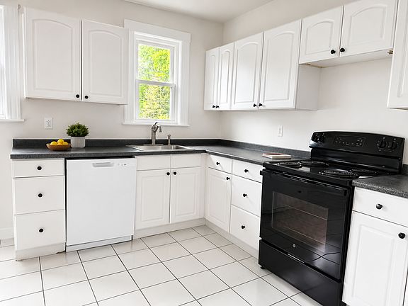 5th image of 14 Hammondswood Rd Unit 14
