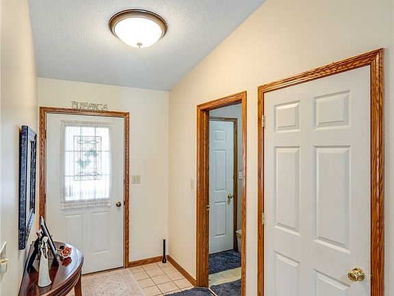 3rd image of 2633 Eastwood Dr