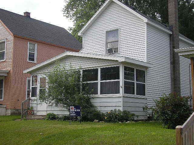 1st image of 140 Dean St NE