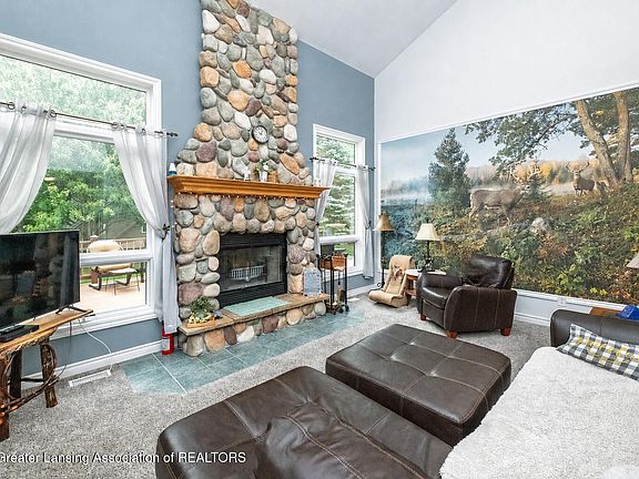 3rd image of 1820 Snedeker Rd