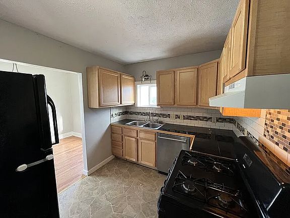 5th image of 186 N Elm St APT 2