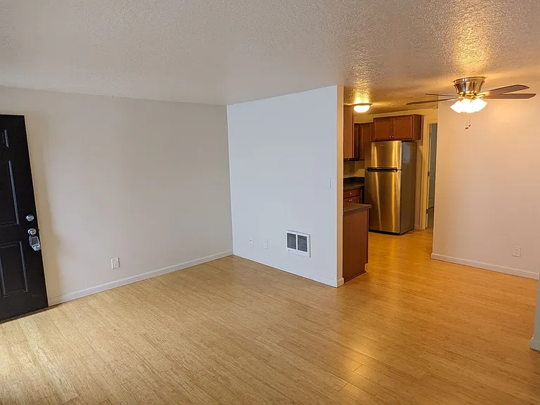 4102-4128 SE Cesar E Chavez Blvd — Photo 10