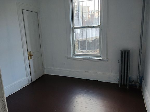 5th image of 52 Victory Blvd