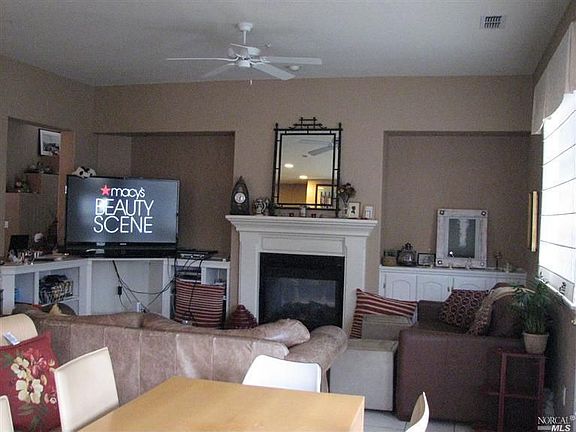 4th image of 984 Hidden Valley Dr