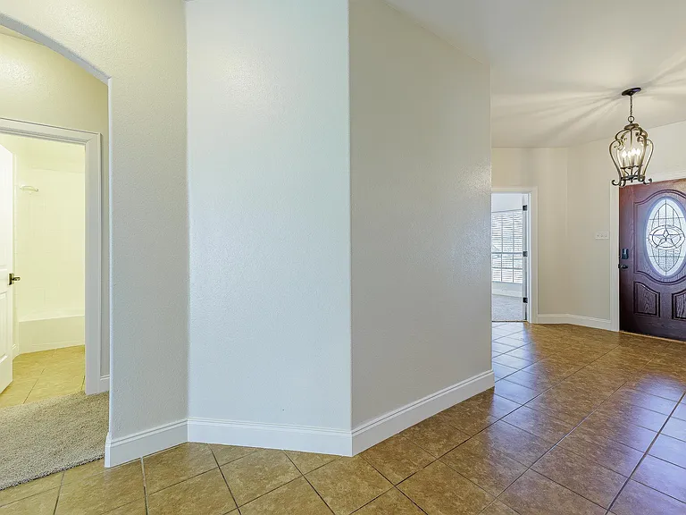 2805 Marsha Ln — Photo 3
