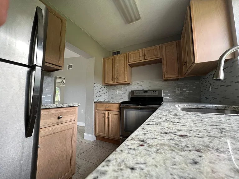 1883 Breezy Ln — Photo 3