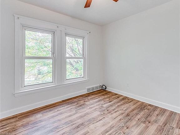 5th image of 3118 W 82nd St