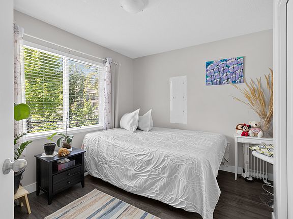 4th image of 690 Muir Rd