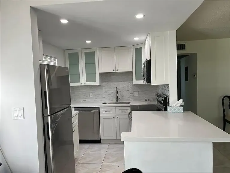321 Newport Ct #V-unit 321 — Photo 31