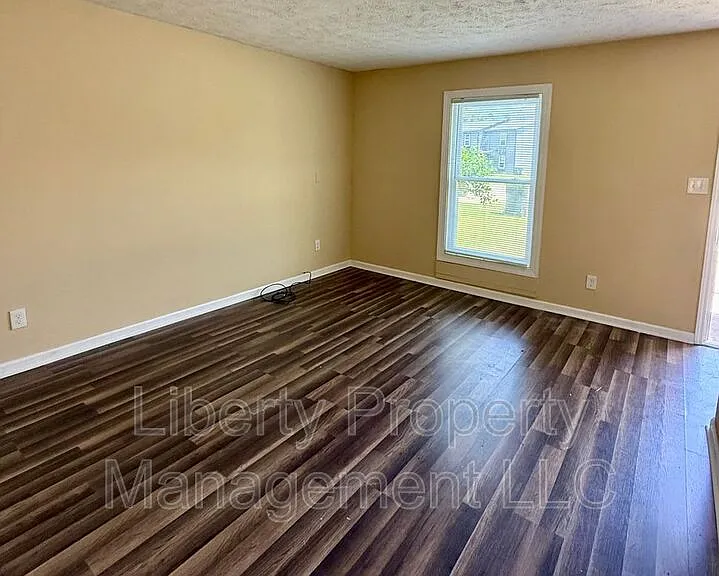 5752 Aftonshire Dr — Photo 2