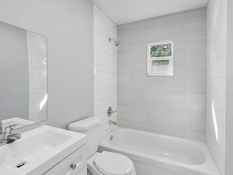 Riverside Apartments — Photo 4