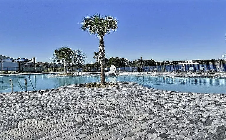 345 Corso Loop — Photo 3