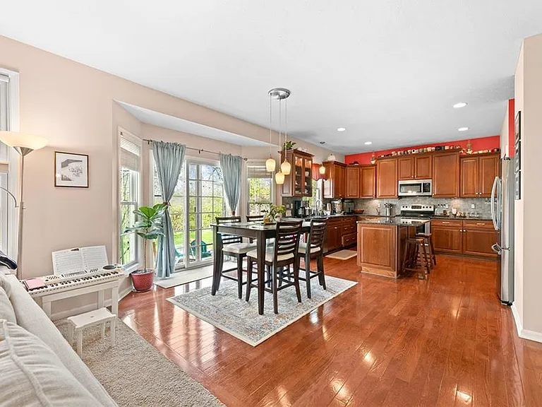 73 Quartz Ave — Photo 10