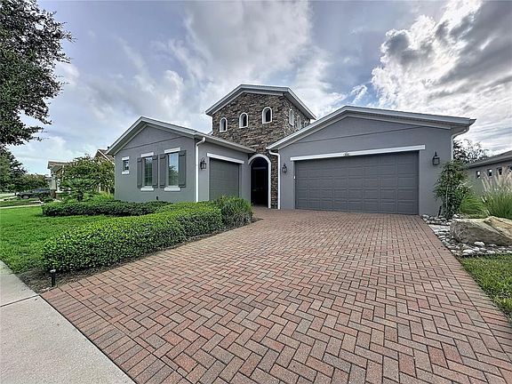 3rd image of 264 SILVER MAPLE ROAD