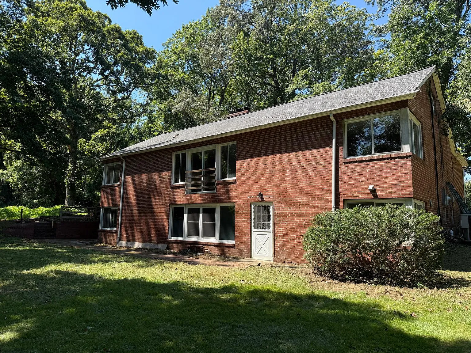 4 bed, 3500 sqft, $2,950 — Photo 2