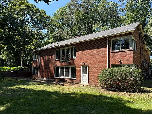 2nd image of 18311 Woodland Dr