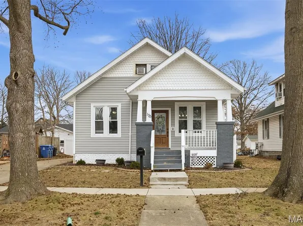 1715 Zschokke St, Highland, IL 62249