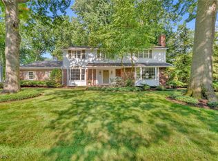 481 Lane Dr, Bay Village, OH 44140