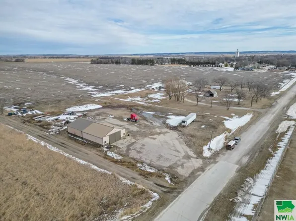 1914 Cameo St, Onawa, IA 51040