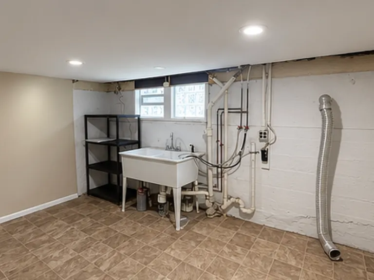 56 Telford Ave — Photo 18