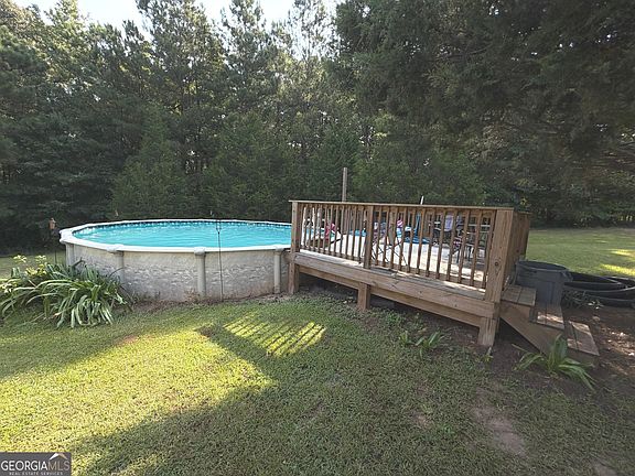 5th image of 556 Taylor Rd