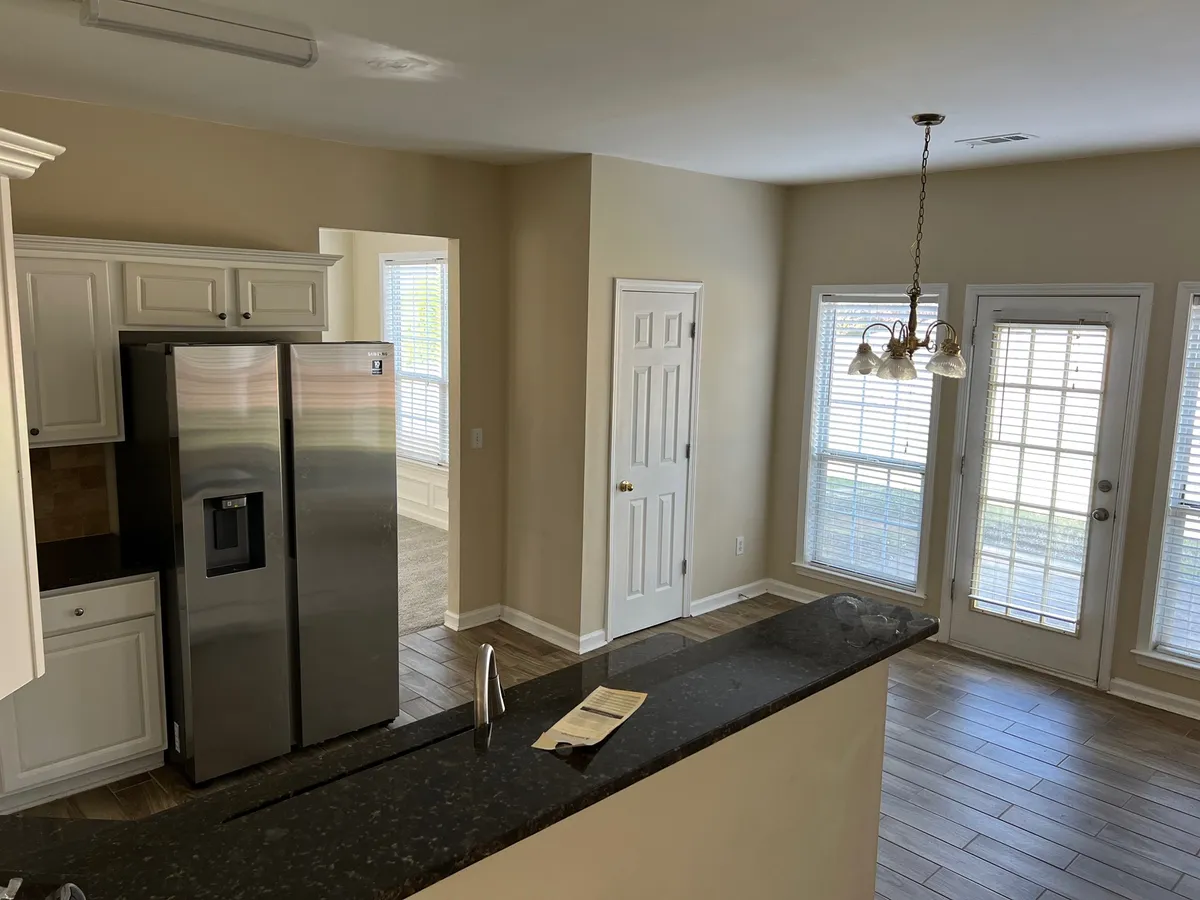 Kitchen and Breakfast Area (Pic #1) - 2239 Creekway Dr