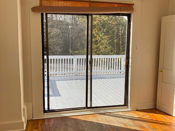 3rd image of 240 Park Cir