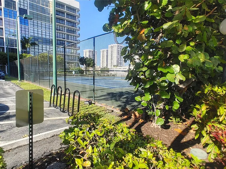 1000 Parkview Dr #125 — Photo 50